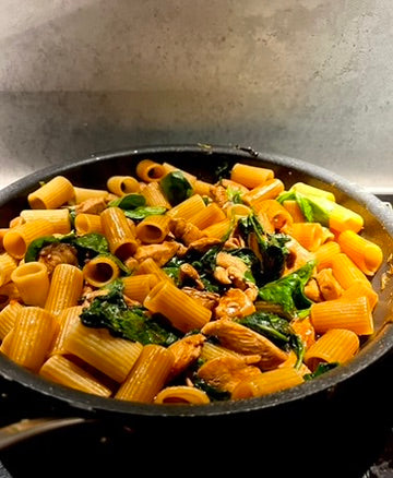 Julmustpasta med kyckling och spenat